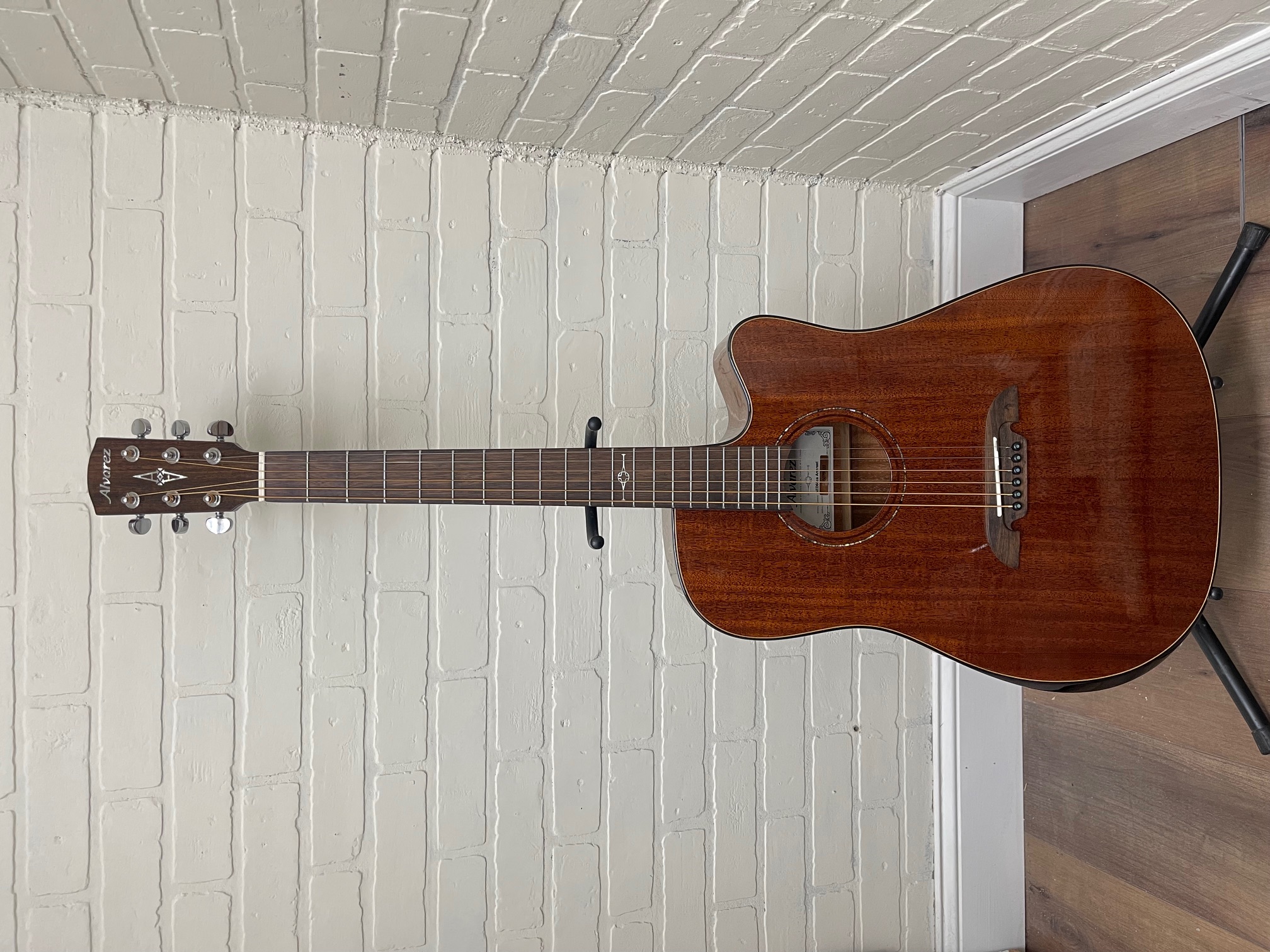 Alvarez AED66ce Armrest Acoustic/Electric