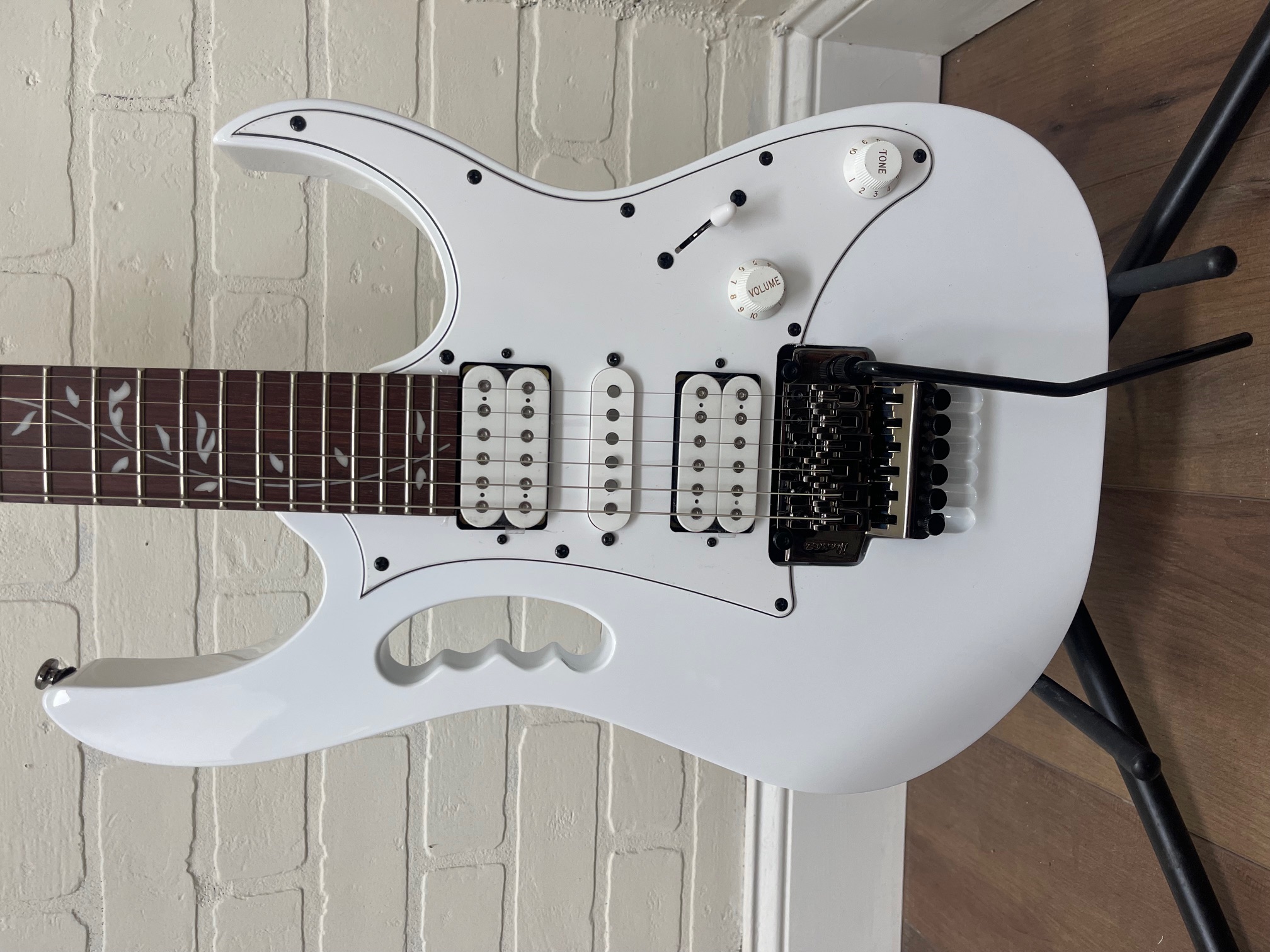 Ibanez JEMJRWH Steve Vai Signature 6-String Electric Guitar